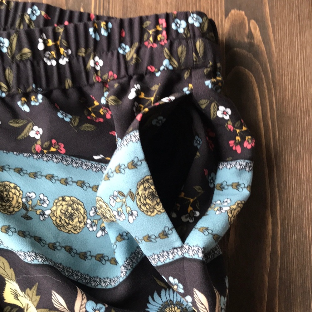 Loft Drawstring Shorts - Picture 3 of 6